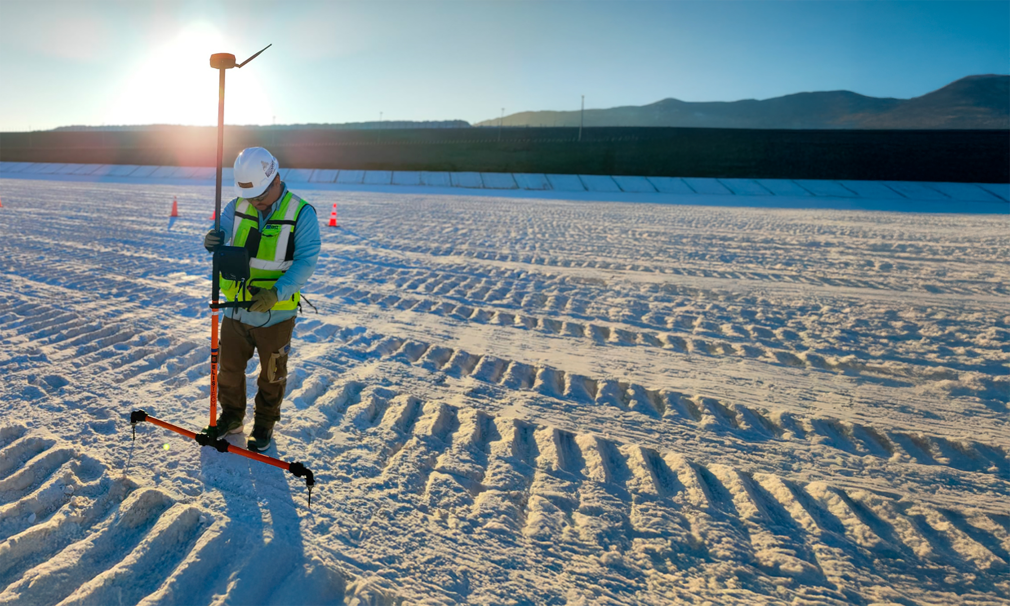 Montaje de una pieza mecanica al lado de su modelo digital